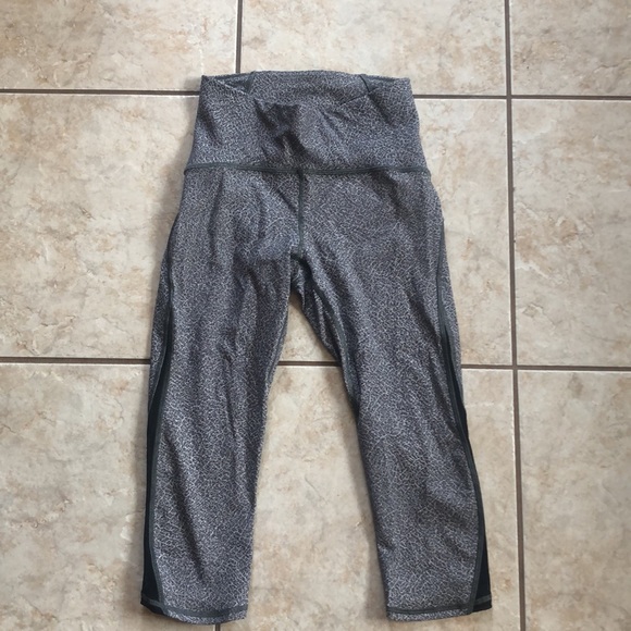 Lululemon cropped leggings - Picture 2 of 5